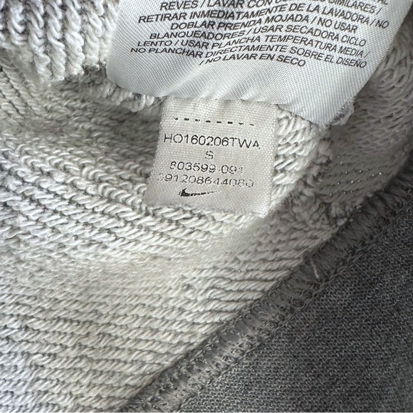 Nike Tech Fleece Sweatshirt - Picture 6 of 7